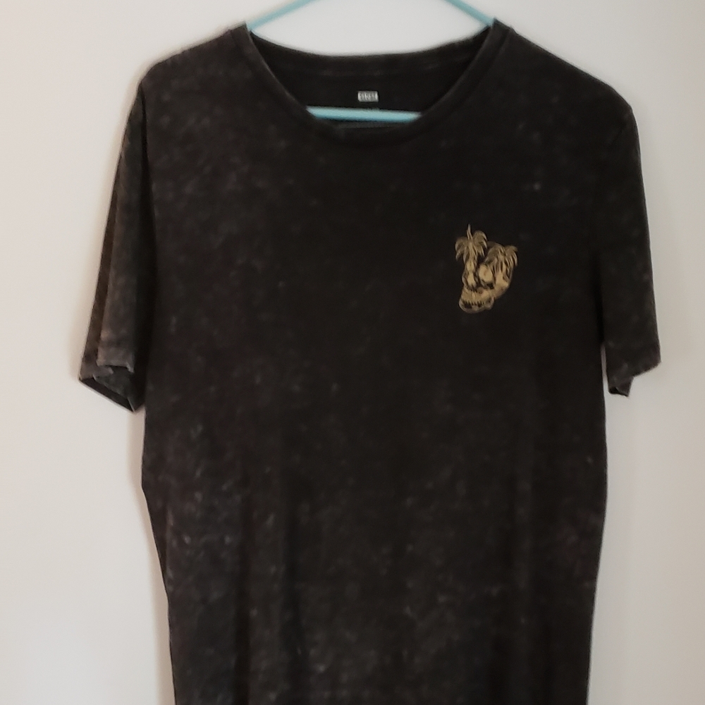 Globe tee shirt